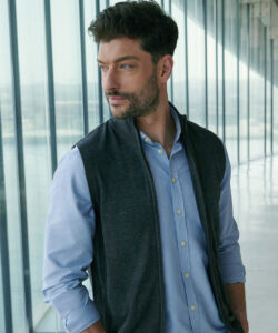 Sleeveless zip-through jumper